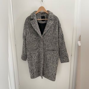 3/4 length coat, dropped shoulder